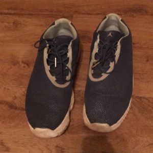 Navy blue Jordan futures size 13